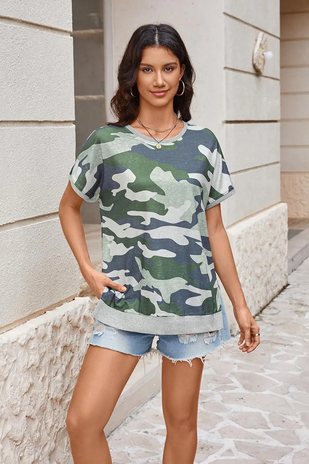 ECOWISH Women Side Split Sweatshirt: Fall Crewneck Long Sleeve Oversized Camo Shirts Casual Camouflage Print Pullover Tops