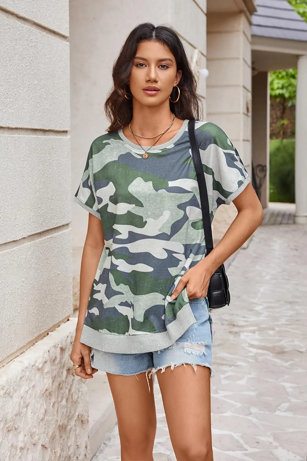 ECOWISH Women Side Split Sweatshirt: Fall Crewneck Long Sleeve Oversized Camo Shirts Casual Camouflage Print Pullover Tops