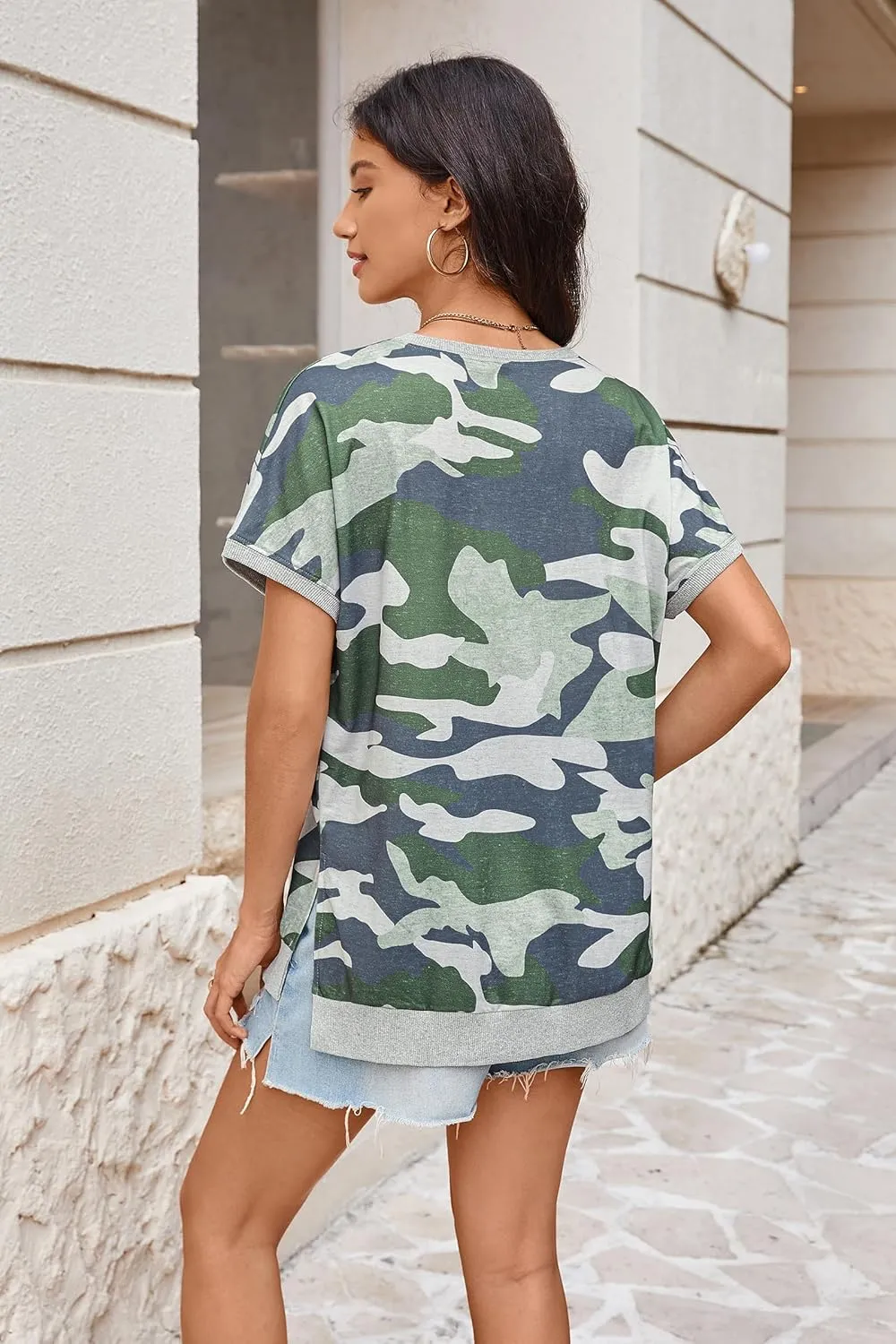 ECOWISH Women Side Split Sweatshirt: Fall Crewneck Long Sleeve Oversized Camo Shirts Casual Camouflage Print Pullover Tops